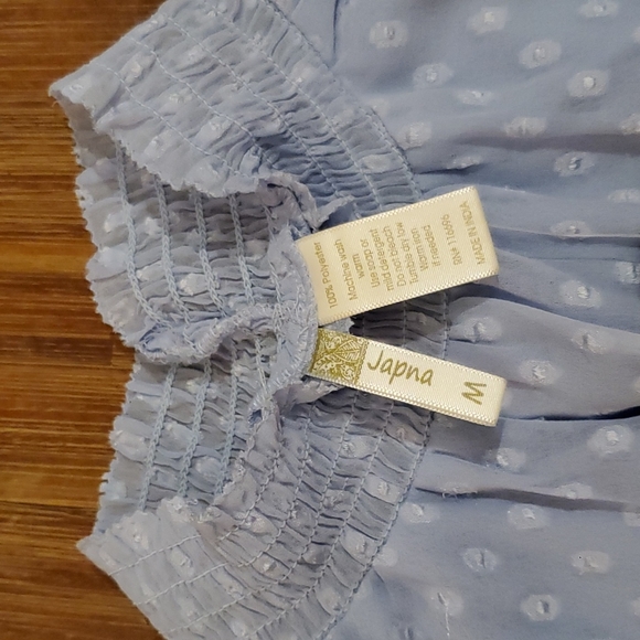 NWT Women's Top - Picture 2 of 3